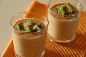 Marelični jogurt z avokadom in kokosom