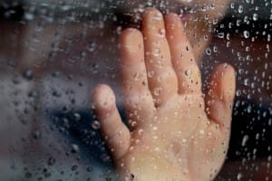 10 razlogov, zakaj bi otroci morali deževni dan preživeti zunaj