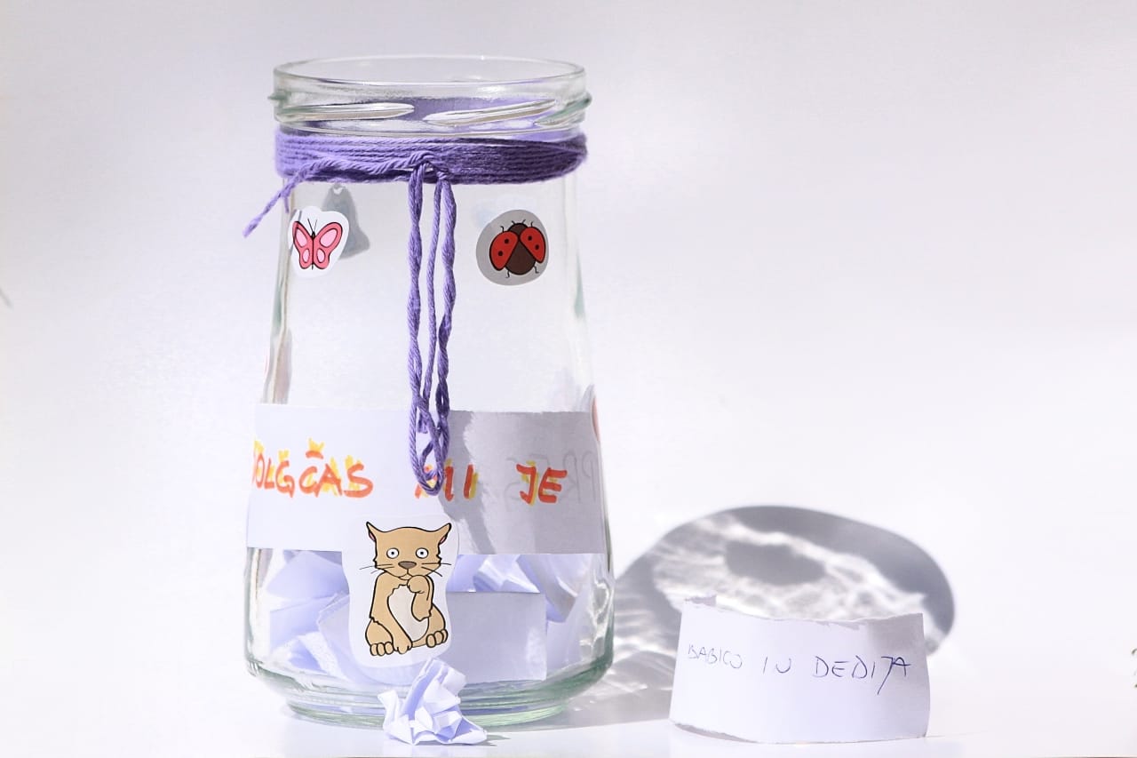 ''Dolgčas mi je'' kozarec