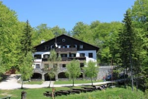 Planinski dom na Mrzlici (1.093 m)