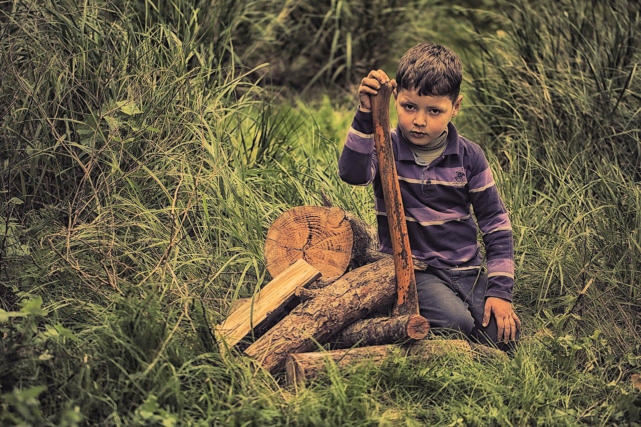 Rahlo zapostavljanje je boljše od zaščitniškega starševstva