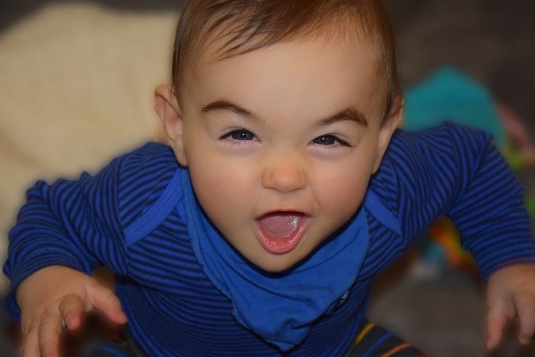 Otrok grize - kako pravilno ukrepati