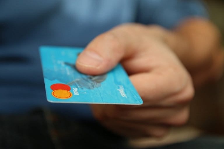 Nehala sva se prepirati o denarju, a sva se, žal, razšla