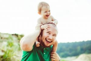 Kako (p)ostati odlični starši – več se smejte