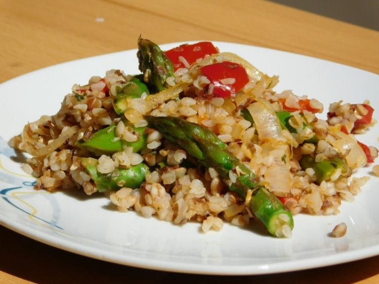 Recept: Ajdova kaša s šparglji