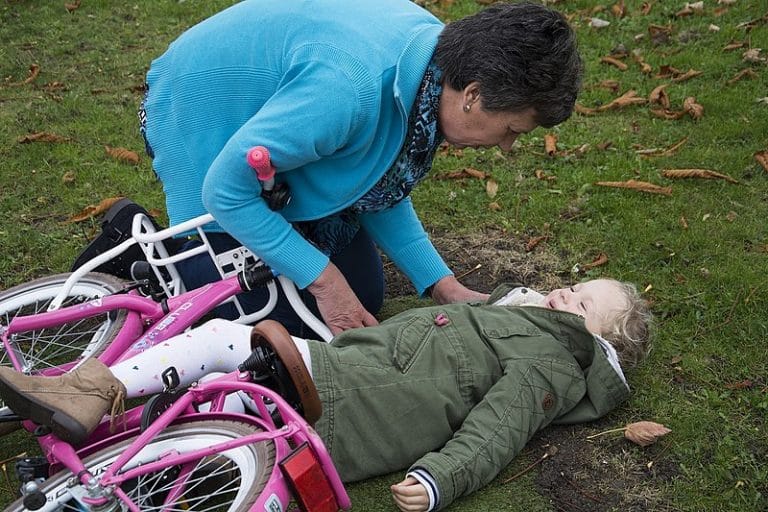 Spretnosti, ki lahko rešijo življenje in bi jih moral imeti vsak starš