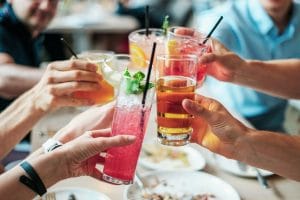 Pogovor z otrokom o alkoholu: kaj vprašati in kaj povedati