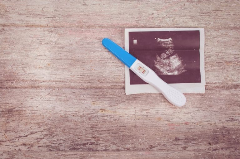 Test nosečnosti je pozitiven. Kaj sledi?