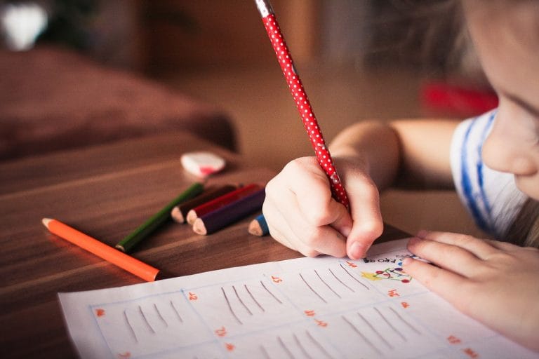Optimistična in pesimistična naravnava se dogaja znotraj naše glave