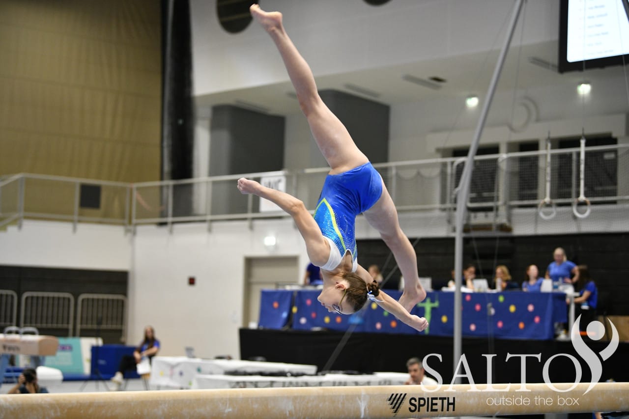 Prehrana vrhunskih mladih športnic; primer gimnastičark pri 11, 12, in 13 letih